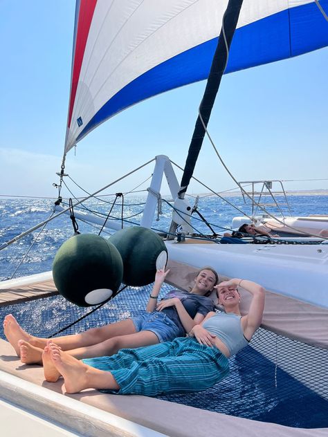 Boat Family Aesthetic, Sail Boat Pictures With Friends, Boat Life Aesthetic Family, Sailing With Friends, Boat With Friends, Sailing Zatara, Boat Aesthetic Summer Friends, Boat Vacation, Sailing Aesthetic