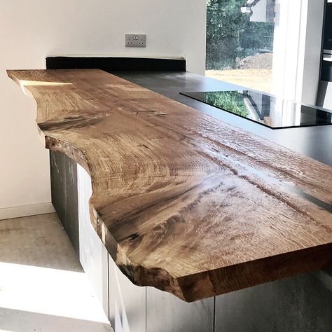 Live Edge Oak Countertop, Live Edge Kitchen Bar, Wooden Breakfast Bar, Wooden Bar Counter, Luxury Dining Room Tables, Wood Kitchen Counters, Natural Edge Wood, Lakehouse Kitchen, Bespoke Dining Table