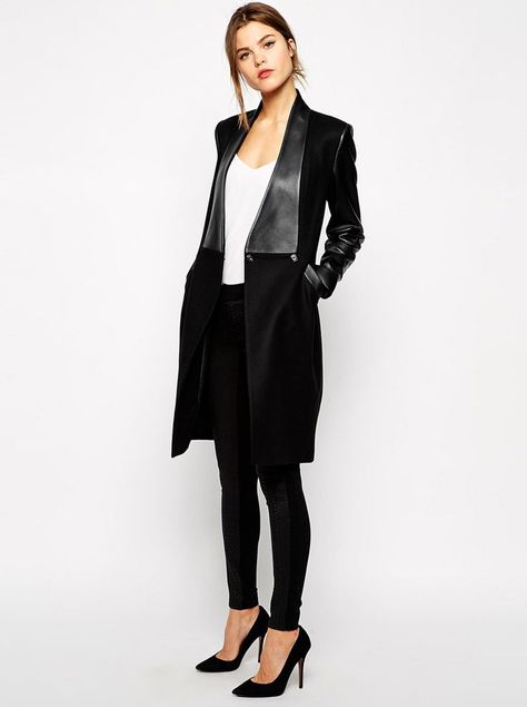 Shop this look on Lookastic: http://lookastic.com/women/looks/white-tank-black-coat-black-skinny-pants-black-pumps/8328 — White Tank — Black Coat — Black Snake Skinny Pants — Black Suede Pumps Ted Baker Coat, Casual Chique Stijl, Look Office, Knee Length Coat, Long Leather Coat, Casual Chique, Edgy Chic, Estilo Chic, Looks Black