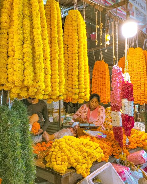 How my recent visit to the flower mandi likely evoked imagery reminiscent of Sarojini Naidu's "The Bazaars of Hyderabad." Just as Naidu vividly describes the bustling markets filled with vibrant colors and fragrances, my experience at the flower mandi probably involved a similar sensory overload – the riot of colors from various flowers, the sweet aroma permeating the air, and the lively atmosphere bustling with activity. How incredibly Naidu's poem captures the essence of marketplaces, ce... Flowershop Aesthetic, Chai Sutta, Sarojini Naidu, Flower Seller, Sensory Overload, Biryani, Flower Market, Girly Photography, The Sweet