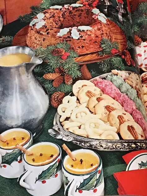 15 Retro Christmas Foods Deserving of a Comeback Food Recipes For Christmas, Vintage Holiday Recipes, Vintage Christmas Recipes, Vintage Christmas Party, Soul Food Recipes, Easy Homemade Christmas Gifts, Recipes Vintage, 1960's Style, Southern Christmas