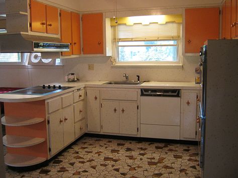 1960s-kitchen - orange and starburst laminate on cabinets! I would have done opposite, orange on bottom starburst on top but still find it very fun! 1960s Kitchen Cabinets, 1960s Interior Design, 1960s Kitchen, 1960s Decor, Laminate Kitchen, Retro Renovation, Vintage Doors, Kitchen Cabinet Styles, Mid Century Modern Kitchen