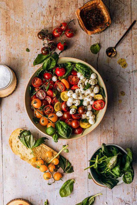 The perfect summer salad is this beautiful and delicious twist on insalata caprese. Keeping all the flavors of your traditional caprese salad just made cute and mini with colorful cherry tomatoes, mozzarella pearls, fresh basil leaves, and seasoned with a little salt and flavorful olive oil. This cherry tomato caprese salad is refreshing, light, and perfect for your next holiday party, backyard barbecue, or anytime snack. Vine Photoshoot, Tomato Caprese Salad, Italian Caprese Salad, Summer Hosting, Salad Aesthetic, Ensalada Caprese, Tomato Caprese, Fresh Corn Salad, Mozzarella Pearls