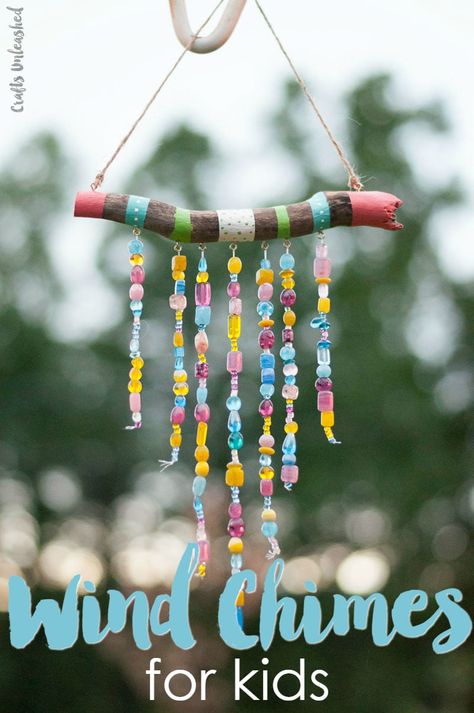 Diy Wind Chimes For Kids, Wind Chimes For Kids, Carillons Diy, Diy Wind Chimes, Summer Crafts For Kids, Diy Bricolage, Camping Crafts, Fun Crafts For Kids, Nature Crafts