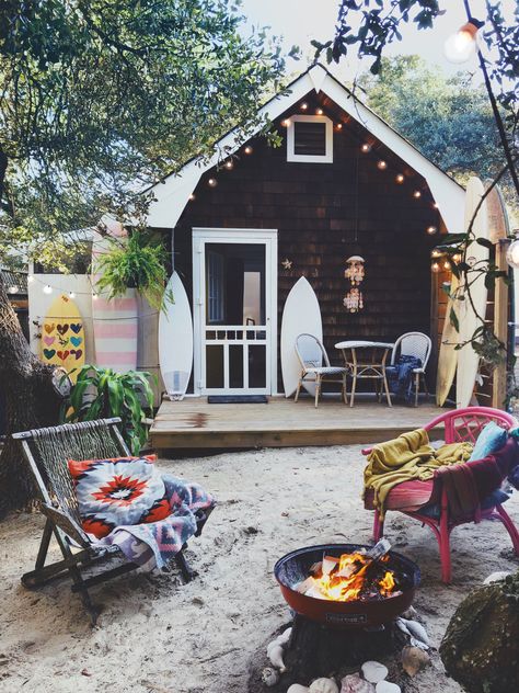 Tiny surf shack Outer banks  North Carolina Boho Beach House Surf Shack Exterior, Small Surf Shack, Small Shack House, Surf Style Living Room, Boho Tiny House Exterior, Surf Shack Exterior, Boho Beach House Surf Shack, Surf House Interior, Beach House Surf Shack