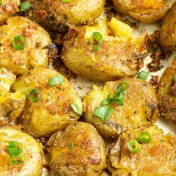 Best Crispy Roast Potatoes - crispy, creamy, buttery, caramelized potatoes are easy to make and incredibly delicious! #easy #mashed #smashed #creamy #potatoes #recipe #red #yukon #roasted #airfryer #skillet #baked #stovetop #whole Shrimp And Red Potatoes Recipes, Potatoes Recipes Stovetop, Caramelized Potatoes, Baked Potato Microwave, Delicious Potatoes, Potatoes Crispy, Creamy Potatoes, Crispy Roast Potatoes, Delicious Sides