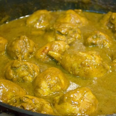 trinidadian curry chicken 10 Trinidad Curry Chicken, Trinidadian Food, Curry Chicken Recipe, Trinidadian Recipes, Guyanese Recipes, Trinidad Recipes, Carribean Food, Trini Food, Jamaican Dishes