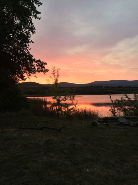 Dawn on the lake Delta Dawn Aesthetic, Dawn Aesthetic, Dawn Painting, Dawn Sky, Pretty Vibes, Oc Challenge, Clouds Photography, Fantasy Setting, Dusk To Dawn