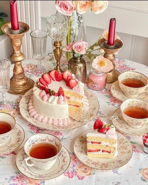 Cake And Tea, Tea Party Ideas, English Tea Party, Tea Party Table, High Tea Party, Tea Party Food, Afternoon Tea Parties, Tea Party Garden, Deilig Mat