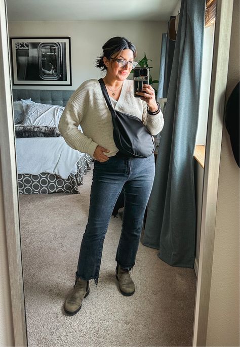 Plus Size Fall Mom Outfits, Blundstone Outfit 2023, High Top Blundstone Outfit, Blind Stone Boots Outfit, Blundstone Winter Outfit, Blundstone High Top Boots Outfit, Blundstones With Jeans, Fall Blundstone Outfits, Womens Blundstone Boots Outfit