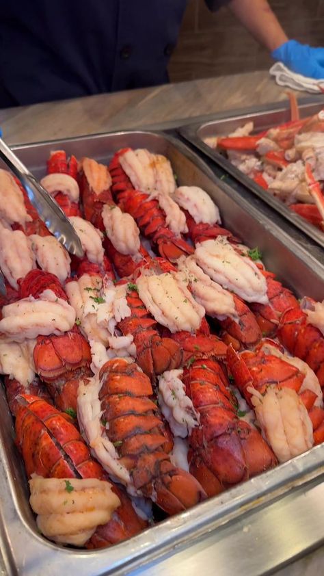 Seafood Tower Wedding, Seafood Wedding Buffet, Crab Sushi, Crab Restaurant, Big Crab, Steak And Lobster, Snow Crab Legs, Seafood Tower, Snow Crab