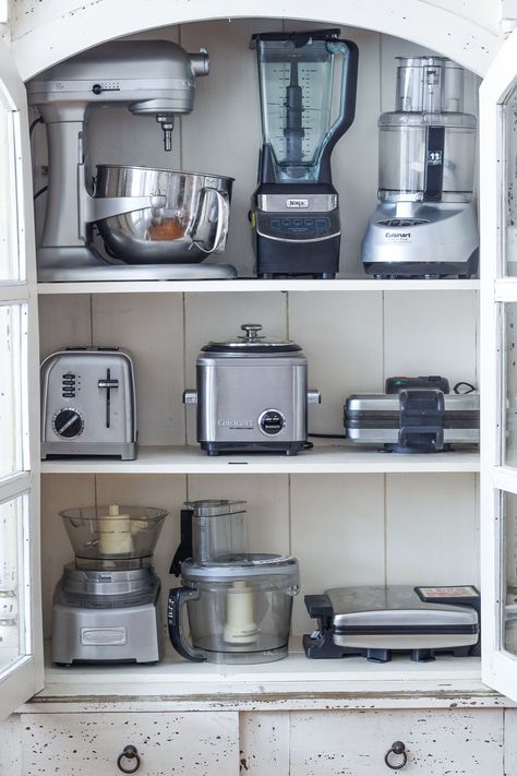 Kitchen Devices Organization, Kitchen Elements Organization, Crockery Organisation, Kitchen Aid Mixer Storage, Kitchen Accessories Ideas Decor, Organizing Kitchen Appliances, Glass Organization Kitchen, Kitchen Aid Storage, Kitchen Dishes Organization