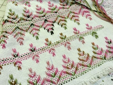 Joy's Jots, Shots & Whatnots: Swedish Weaving & Huck Embroidery Free Swedish Weaving Patterns, Huck Embroidery, Swedish Weaving Patterns, Bordados Tambour, Swedish Embroidery, Swedish Weaving, Monks Cloth, Weaving Designs, Weaving Patterns