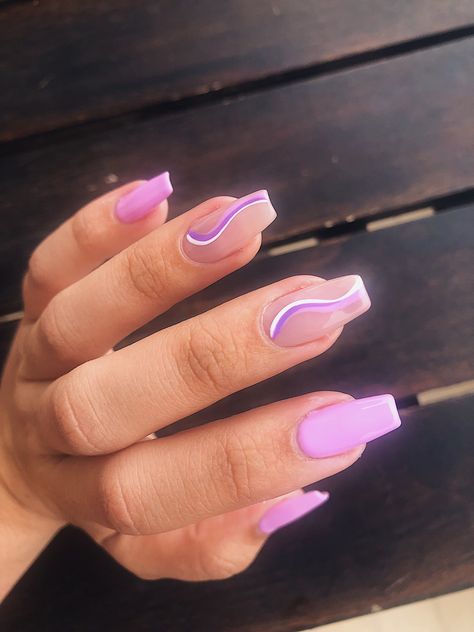 Cute Pink And Purple Nails, Pink Acrylic Nail Designs Almond, Lilac Nails With Gems, Baby Purple Nails Ideas, Light Pink And Purple Nails, Prom Nails For Purple Dress, Lilac And Blue Nails, Lilac Pedicure, Baby Purple Nails