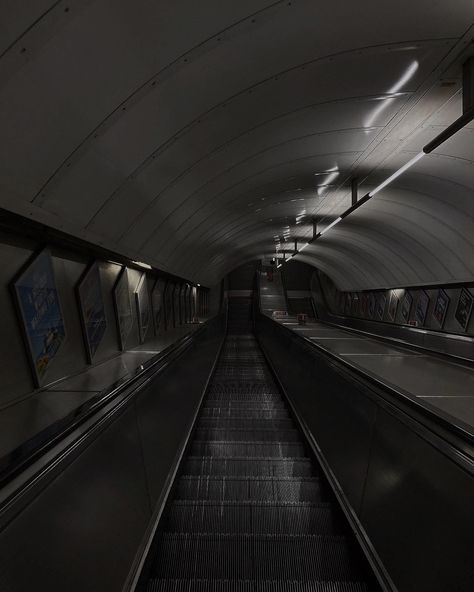 Moody London Aesthetic, Scream Moodboard, London Dark Aesthetic, Dark London Aesthetic, Dark New York Aesthetic, Subway Wallpaper, Dark Subway, Scary Novels, London Subway