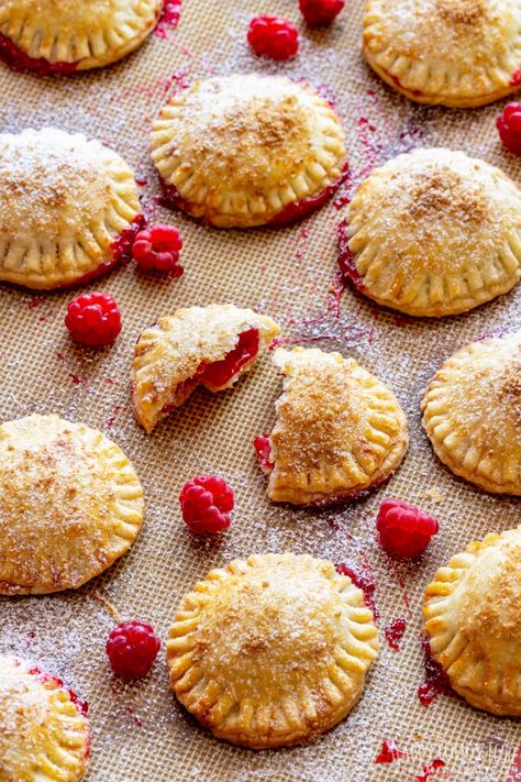 Raspberry Hand Pies, Brunch Picnic, Hand Pie Recipes, Raspberry Desserts, Fried Pies, Hand Pie, Raspberry Recipes, Baking Desserts, Banoffee Pie