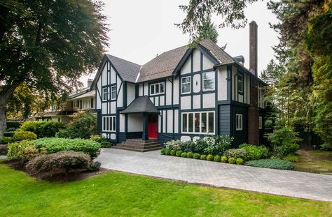 Tudor Rules - How to Paint Your Tudor Revival Home - Warline Painting Tudor Exterior Paint, Scandinavian Home Exterior, Tudor House Exterior, English Tudor Homes, Tudor Homes, Dark Trim, Tudor Revival, Exterior Painting, Tudor Style Homes