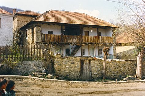 Balkan Vernacular Architecture : Strpce - Kosovo Balkan Architecture, Serbian Architecture, Walled Courtyard, Open Gallery, Vernacular Architecture, Roof Framing, Macedonia, Stone Wall, Wood Construction