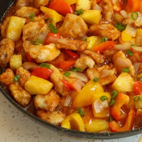 Carnivore Dishes, Stovetop Meals, Pineapple Chicken Recipe, Pineapple Bowls, Chilli Honey, Ginger Pineapple, Chinese Meals, Fry Rice, Pineapple Chicken Recipes