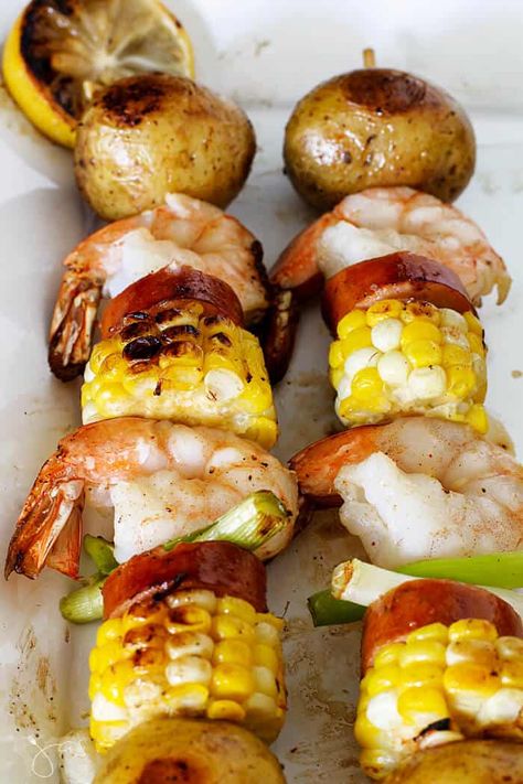 Shrimp And Corn, Weddings Rings, Country Boil, Low Country Boil, Kabob Recipes, Kebab Recipes, Grilled Seafood, Cookout Food, Spicy Sausage