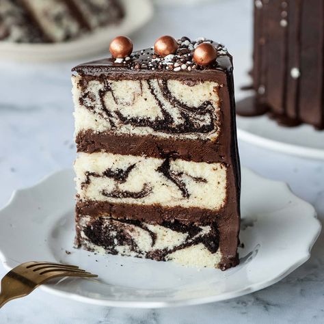 Marble Cake With Whipped Chocolate Ganache – Sugar Geek Show Marble Birthday Cake For Man, Marble Layer Cake Recipe, Fluffy Marble Cake Recipe, Chocolate And Vanilla Desserts, Marble Cake Mix Recipes, Vertical Cake Recipes, Marble Layer Cake, Marble Cake Filling Ideas, Chocolate Vanilla Swirl Cake