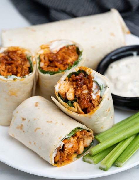 Buffalo Wraps Chicken, Chicken Wraps Tortillas, Scallion Chicken, Buffalo Chicken Wrap Recipe, Wraps Ideas, Chicken Wraps Healthy, Buffalo Chicken Wrap, Chicken Wrap Recipe, Crispy Chicken Wraps