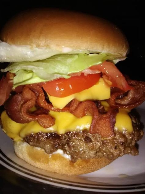 Homemade Bacon Cheeseburgers, Bacon Cheese Burger, Cooking Soul Food, Brunch Bake, Best Sandwich Recipes, Soul Food Dinner, Bacon Burger, Cheese Burger, Junk Food Snacks