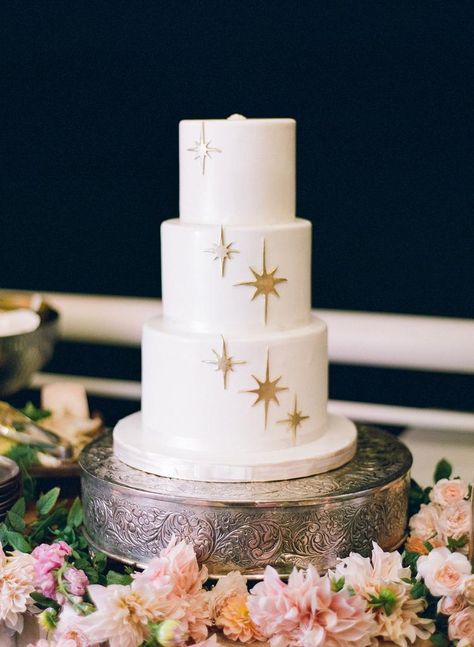 A Colorful Mid-Century Modern Wedding at Claremont Club and Spa Resort Wedding Inspo Fairytale, Celestial Cakes, Night Sky Cake, Celestial Wedding Cake, Fairytale Wedding Cake, Cosmic Wedding, Wedding Cermony, Night Sky Wedding, Earth Wedding