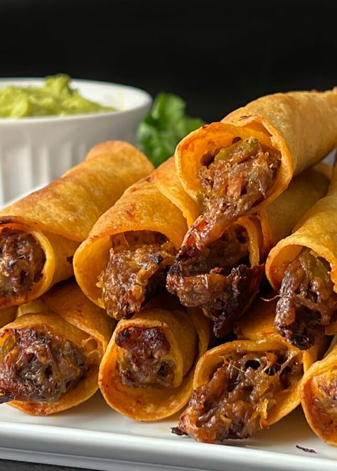 Pulled Pork Taquitos, Pork Taquitos, Pork Leftovers, Baked Taquitos, Taquitos Beef, Winter Brunch, Mexican Shredded Beef, Taquitos Recipe, Mexican Night