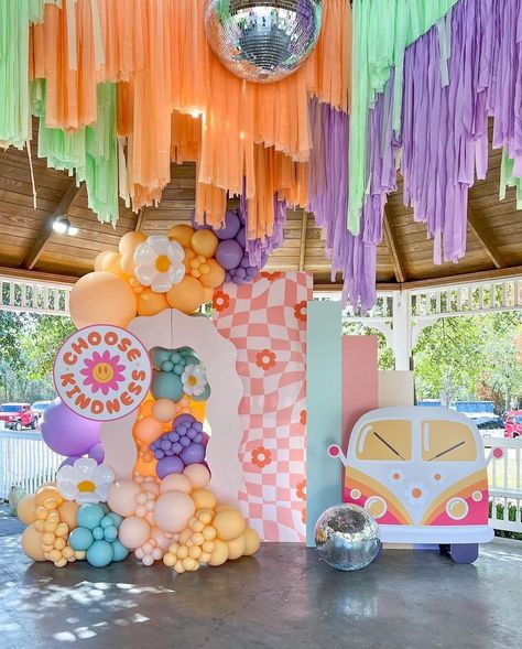 Groovy Party Theme, Groovy Decor, Hippie Birthday Party, Groovy Party, Hippie Birthday, Twins 1st Birthdays, Decor Event, 1st Birthday Party Themes, Birthday Party Theme Decorations