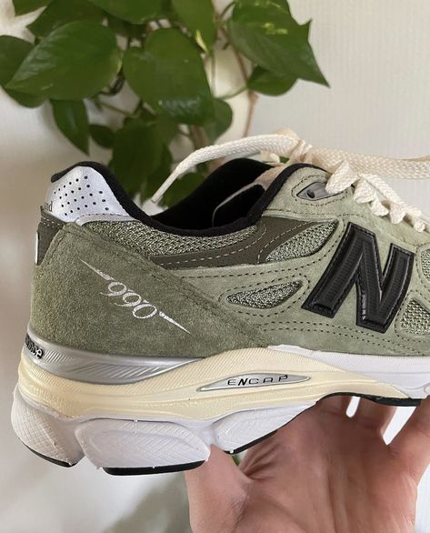 New Balance 990, Funky Shoes, Dad Shoes, Fresh Shoes, Shoe Inspo, Swag Shoes, Pretty Shoes, Dream Shoes, Ootd Outfit