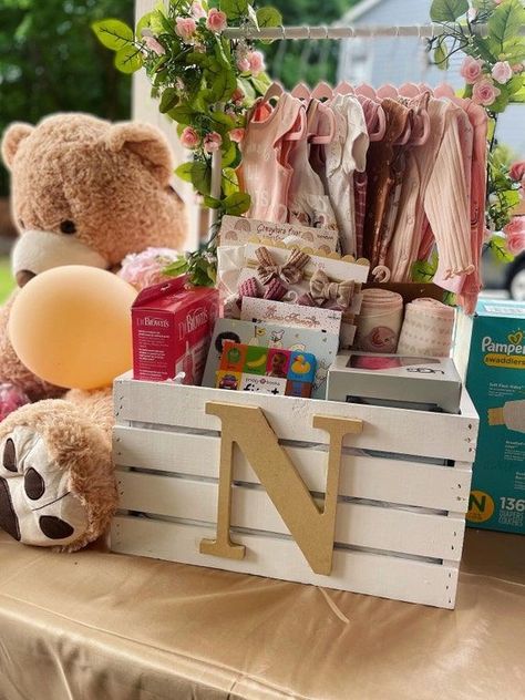 Baby Closet Crate Gift basket-baby Shower Gift Basket-baby - Etsy Baby Shower Clothes, Newborn Gift Basket, Baby Shower Gift Box, Idee Babyshower, Gift Crates, Baby Shower Baskets, Baby Shower Gift Basket, Cadeau Baby Shower, Diy Baby Shower Gifts