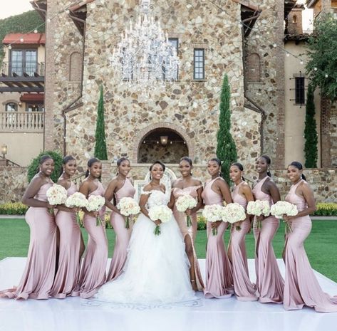 Black Woman Bridesmaid Dresses, Bridesmaid Dresses Black Women, Black People Weddings, Bridesmaid Dresses Black, Bride And Bridesmaid Pictures, Bridesmaid Poses, Latest Bridesmaid Dresses, Gorgeous Bridesmaid Dresses, Fall Wedding Color Palette