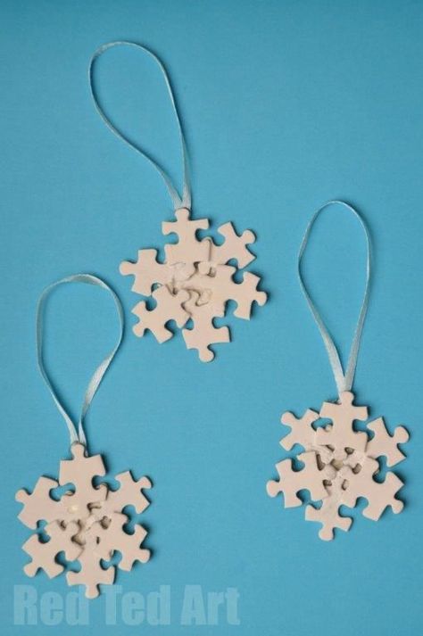 Puzzle Craft Ideas - Snowflake Ornament - Pinned by @PediaStaff – Please Visit  ht.ly/63sNt for all our pediatric therapy pins Puzzle Piece Crafts, Juleverksted For Barn, Snowflake Craft, Christmas Paintings On Canvas, Puzzle Crafts, Kids Christmas Ornaments, Homemade Ornaments, Kids Ornaments, Paintings On Canvas