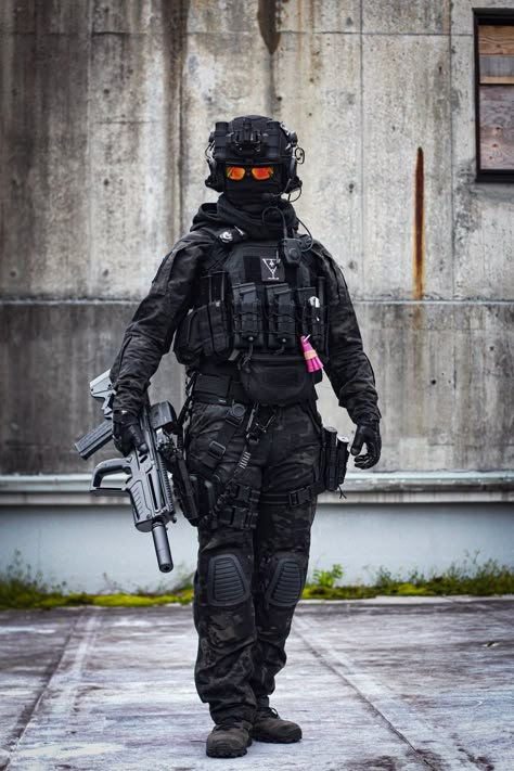 Best Special Forces, Special Forces Army, Images Terrifiantes, Tactical Uniforms, Special Forces Gear, Military Aesthetic, Tactical Wear, Combat Armor, Military Gear Tactical