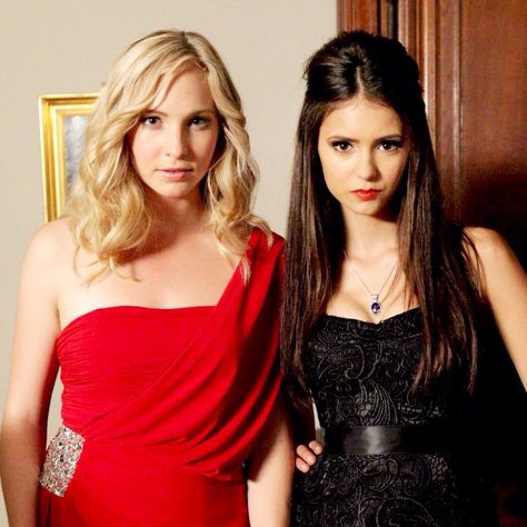 Caroline and Katherine Elena And Caroline Matching Pfp, Elena And Caroline Halloween Costume, Caroline Forbes Costume, Caroline And Katherine, Blonde Brunette Halloween Costumes, Katherine And Elena, Elena And Caroline, Elena Costume, Vampire Diaries Costume