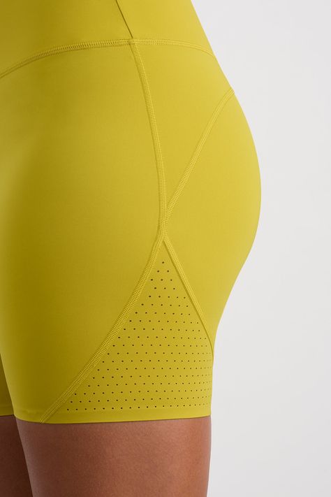 PRODUCT DETAILS Women’s bike shorts Mid-length Internal mesh waistband for added core support Back logo detail Flatlocked seams for a smooth fit Perforated for breathability Curved stitched panels Four-way stretch for freedom of movement and durability Sweat-wicking qualities SIZE AND FIT Abigail wears a size 8/S and is 179cm/5'10 height Yaz wears a size 12/L and is 177cm/5'9 in height Annabelle wears a size 16/XXL and is 163cm/5'4 in height FABRICATION 74% Recycled Nylon 26% Elastane Women’s Activewear, Fitness Fashion Active Wear, Activewear Details, Sportswear Details, Activewear Inspiration, Yoga Sportswear, Chunky Heel Booties, Mid Length Shorts, Activewear Brands