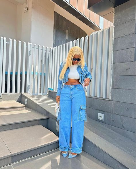 Boyfriend Jeans Outfit Baddie, Cargo Jeans Outfit, Denim Pants Outfit, Teen Jeans, Boyfriend Jeans Outfit, Braids Tutorial, Womens Boyfriend Jeans, Wide Leg Jeans Outfit, Blue Cargo Pants