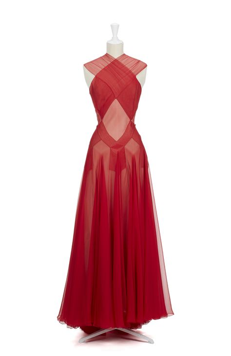 Azzedine Alaïa has always admired the work of Madeleine Vionnet. The red colour, the bias cut in chiffon, the pointed cuts, the feigned nudity and the naked back with a clever cleavage formed by twists (twisted fabric) are all tributes from the designer to the seamstress. Created in 1997, this work met with renewed success sixteen years later, on 10 February 2013, when singer Rihanna wore an identical model on the red carpet leading up to the Grammy Awards ceremony. Azzedine Alaia Couture, Vintage Alaia Dress, Red Chiffon Dress, Alaia Dress, Twisted Fabric, 10 February, Madeleine Vionnet, Azzedine Alaïa, Haute Couture Gowns