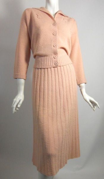 1930s Knitwear, Vintage Dress 40s, Vintage Capsule Wardrobe, 1950s Sweater, Deco Punk, Vintage Fashion 1930s, Knitted Fashion, 1940's Fashion, Fashion 1940s