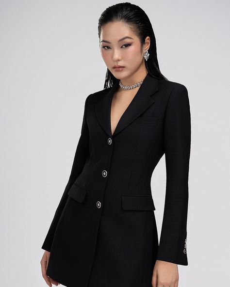 🌟 Elevate your wardrobe with The Hourglass Blazer Dress, featuring sleek lines, impeccable tailoring, and a flattering fit. Explore our latest collection and find your new favourite piece, available now at sylphic.com #petitefashion #petite Hourglass Blazer, Petite Fashion, Blazer Dress, Finding Yourself, Sleek, Blazer, Wardrobe, Quick Saves