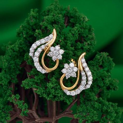 Womens Diamond Earrings, Ear Rings For Women, Diamond Earrings Indian, Gold And Diamond Earrings, Diamond Jewelry Earrings, Diamond Tops, Diamond Earrings Design, Jewellery Diamond, Gold Earrings For Women