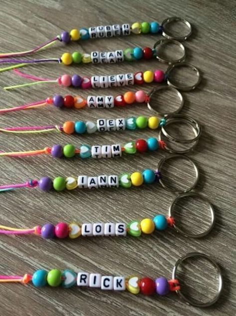 Personalized keychains with colorful bead designs قلادات متدلية, Personalized Keychains, Keychain Craft, Cadeau Parents, Fun Sleepover Ideas, Personalized Pillow Cases, Pola Gelang, Diy Spa, Fathers Day Crafts