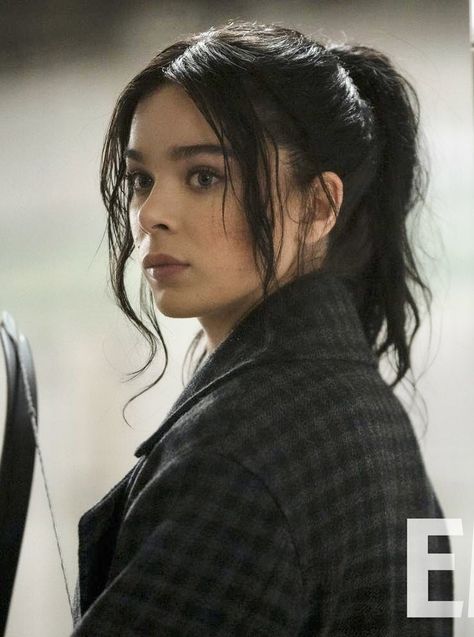 #hawkeye #marvel #haileesteinfeld Haliee Stanfield Hawkeye, Kate Bishop Hair, Marvel Women Icons, Kate Hawkeye, Haliee Steinfeld, Hawkeye Kate Bishop, Mcu Women, Hawkeye Marvel, Kate Bishop Hawkeye