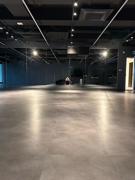 Hybe Dance Practice Room, Kpop Dance Studio, Sm Dance Practice Room, Sm Entertainment Dance Practice Room, Dance Practice Studio, Sm Practice Room, Talk Show Studio Design, Kpop Idol Dream, Studio Dance Room Kpop