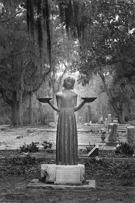 Bird Girl, Bonaventure Cemetary; Savannah, GA. Although now, she lives at the Telfair Museum of Art. Garden Of Good And Evil, Bonaventure Cemetery, Cemetery Statues, Michel De Montaigne, Bird Girl, Theme Tattoo, Between Two Worlds, Cemetery Art, Old Cemeteries