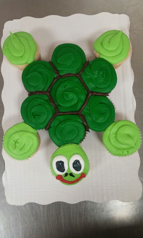 Sea Turtle Cupcakes, Turtle Birthday Cake, Turtle Cupcakes, Cupcakes Design, Pull Apart Cupcake Cake, Pull Apart Cake, Cake Pulls, Turtle Cake, Pull Apart Cupcakes