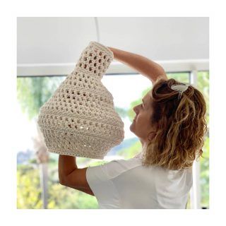 PATRONES - Lampe Crochet, Crochet Lampshade, Crochet Lamp, Crochet Curtains, Crochet Videos Tutorials, Boho Diy, Diy Crochet Projects, Crochet Flower Patterns, Crochet Basket