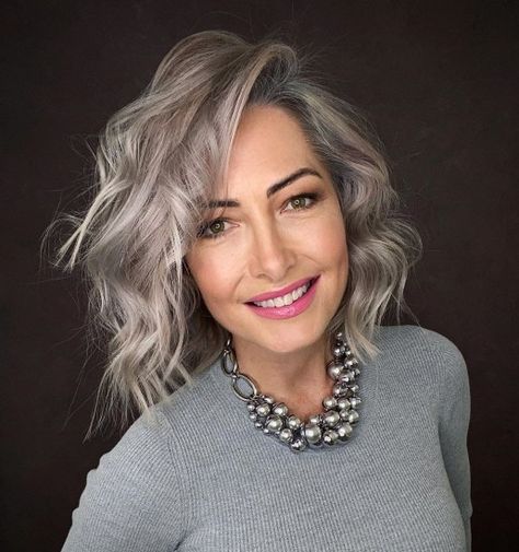 Best Hair Color for Gray Hair Dark Grey Hair, Grey Hair Care, Grey Hair Dye, Hair 101, Grey Hair Inspiration, Best Hair Color, Dyed Blonde Hair, Gray Hair Growing Out, Natural Gray Hair