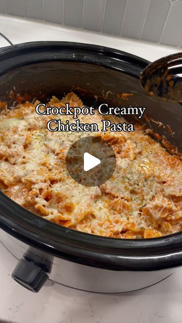 Nicole 💖 WW on Instagram: "Crockpot Creamy Chicken Pasta -1 jar pasta sauce -1 jar Alfredo sauce -2 chicken breasts -3/4 box pasta noodles -1/2 cup mozzarella cheese -Salt, pepper, garlic powder, onion powder, Italian seasoning, red pepper flakes Add both pasta sauces, chicken, and spices in crockpot and cook for 3 hours on high. Shred chicken, boil pasta and add to crockpot. Top with mozzarella cheese and parsley, and let melt for another 15 minutes. So easy and so so good! I did not count WW points, but it can be lightened up with different sauces, different noodles, and low fat cheese as always! . . . . . . . #crockpot #crockpotrecipes #pasta #chicken #weightloss #easymeals #ww #carbs #healthylifestyle #lifestyle #foodie #recipeoftheday #whatieatinaday #eatwhatyoulove #lovefood Crockpot Creamy Chicken Pasta Marinara And Alfredo, Crockpot Creamy Chicken Pasta, Jar Alfredo Sauce, Crockpot Creamy Chicken, Crockpot Italian, Shred Chicken, Italian Chicken Crockpot, Easy Crockpot Dinners, Creamy Chicken Pasta